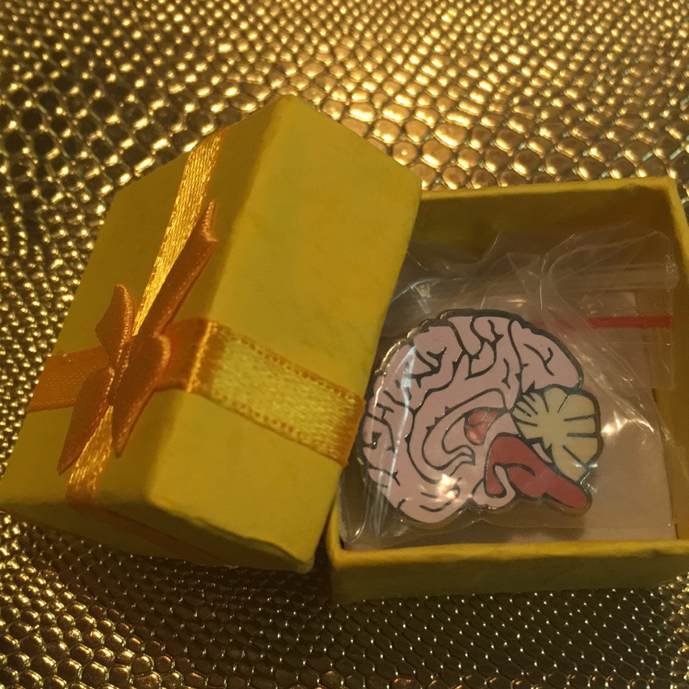 Anatomical brain enamel & gold metal pin NWB - Picture 5 of 6
